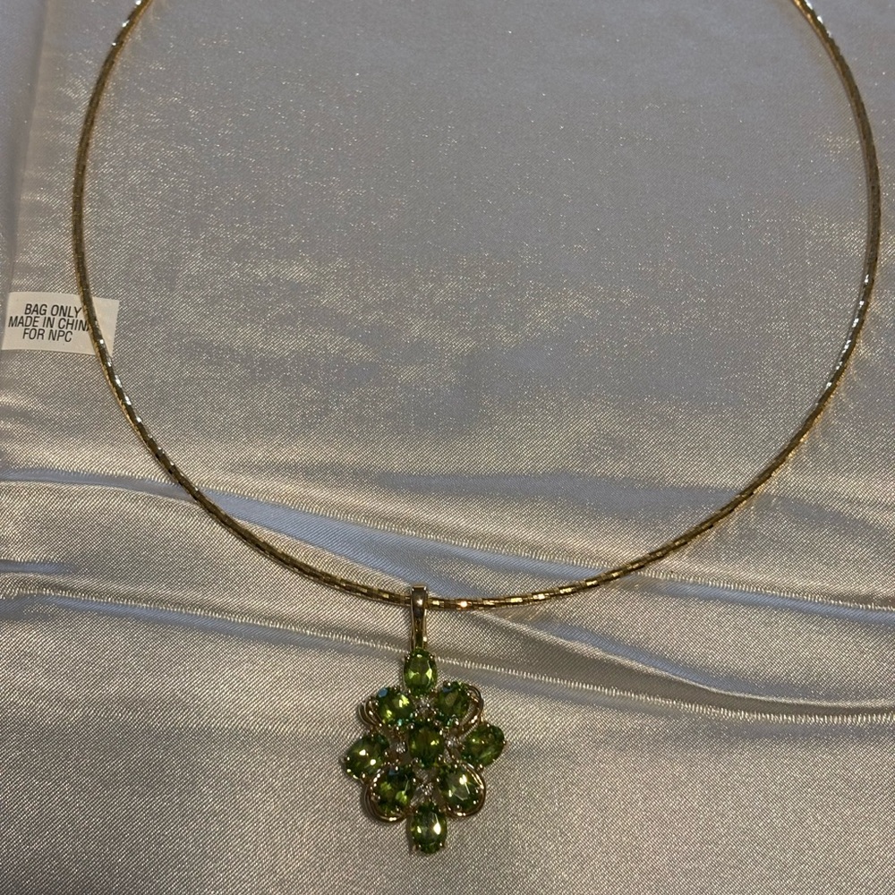 14k Peridot and Diamond 💎 Pendant(Enhancer) - Picture 7 of 8